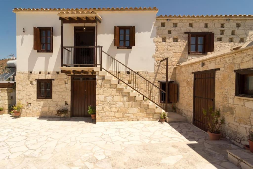 Olympia Traditional Houses Bagian luar foto
